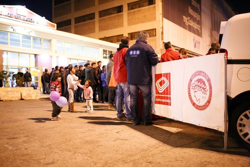 Ολυμπιακός: Σ’ όλον τον κόσμο η βοήθεια στους πρόσφυγες! (photos)
