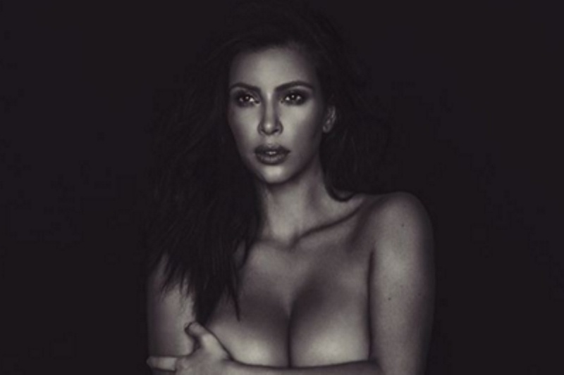 Ανέβασε και νέα ολόγυμνη selfie η Καρντάσιαν! (photos)