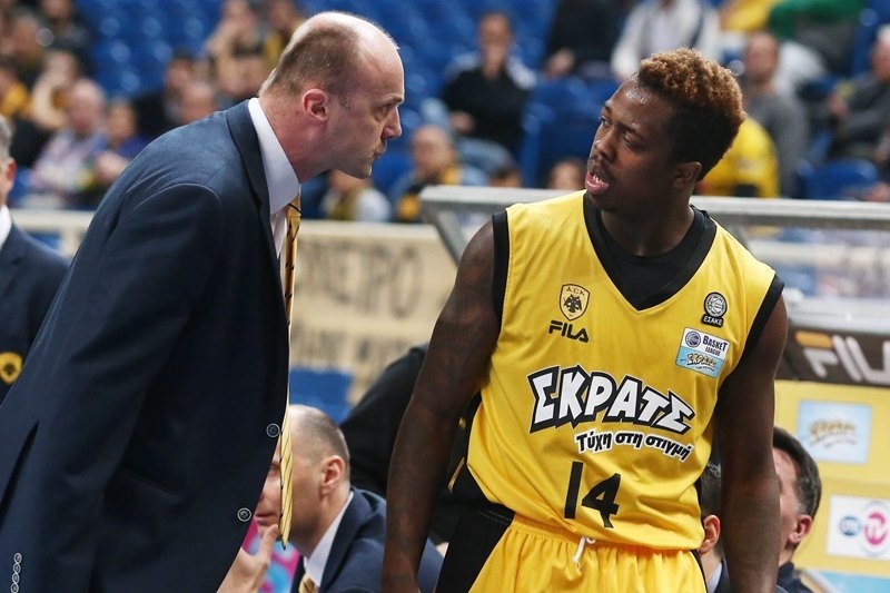 Χωρίς Μπράουν, Κατσίβελη