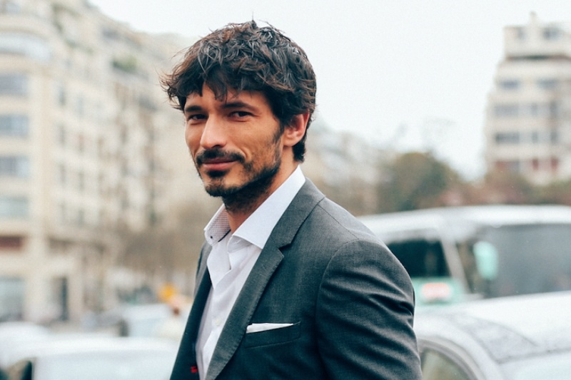 Ο Andres Velencoso με Tommy Hilfiger Tailored στο Παρίσι