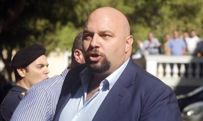 Ξύλο στο Περιφερειακό Συμβούλιο – Γροθιές σε δημοσιογράφο