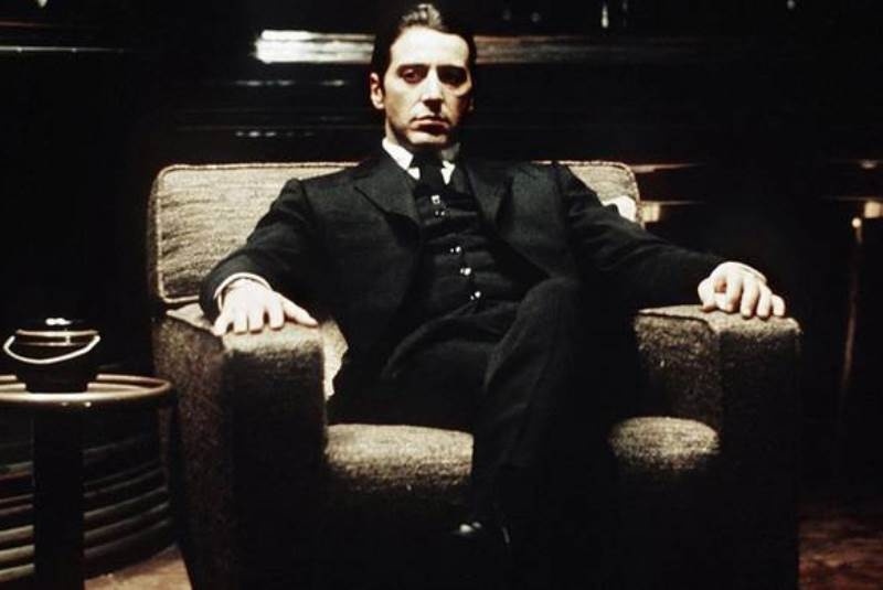 Πρώην Έλληνας Πρωθυπουργός «Νονός» σε μασκέ πάρτι (video)