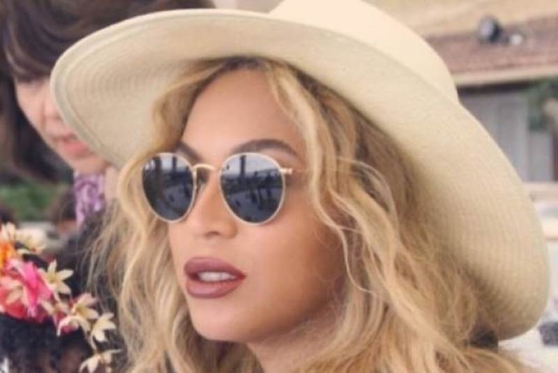 It's beauty time! Η Blue Ivy «έκλεψε» το νεσεσέρ της μαμάς και ιδού το αποτέλεσμα!