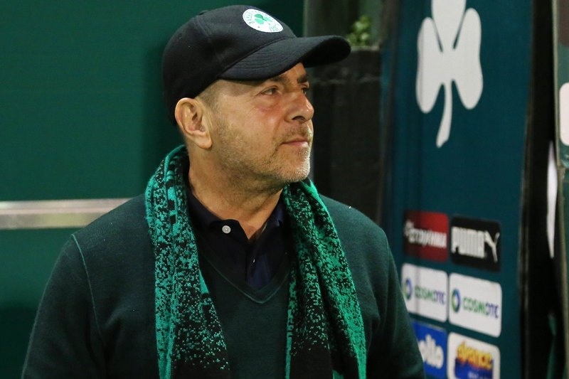 Παναθηναϊκός: Στα αποδυτήρια ο Αλαφούζος, «έβραζαν» οι παίκτες