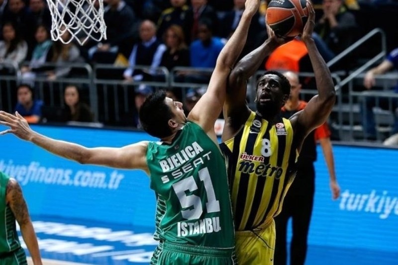 Πήρε «εμφύλιο» και πρωτιά η Φενέρ