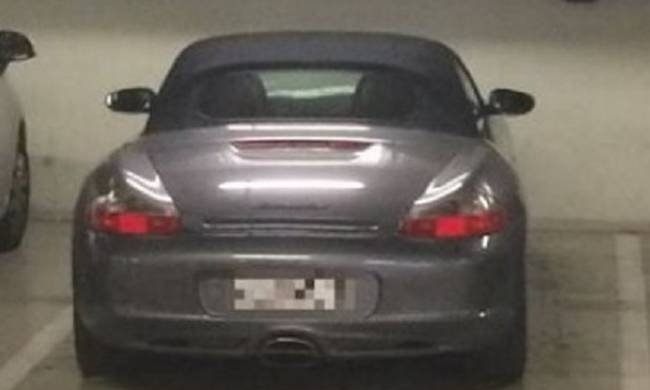 Αυτός είναι ο ιδιοκτήτης της μυστηριώδους Πόρσε στο πάρκινγκ της Βουλής (photo)