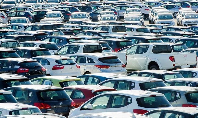 Φορολογούν τα πάντα: Έρχονται φόροι στα ΙΧ και αλλαγές στα τέλη κυκλοφορίας