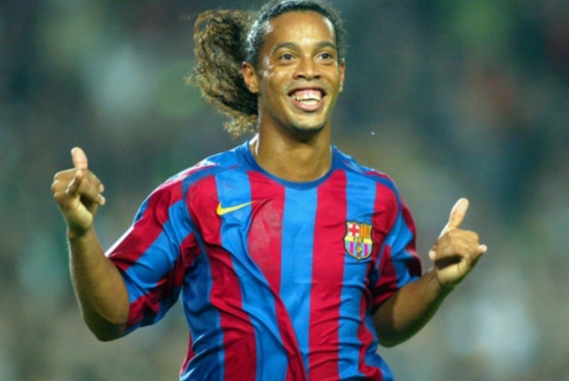 Έτσι μας συστήθηκε ο Ροναλντίνιο! (videos)