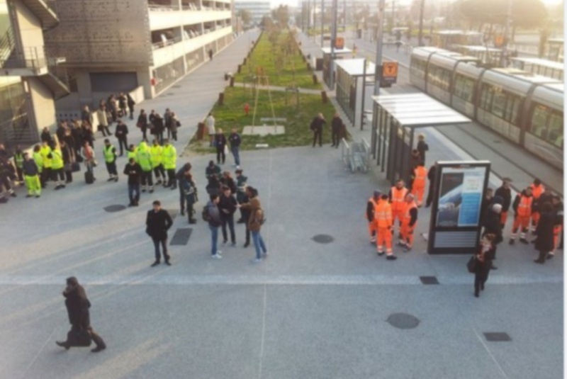 Έκτακτο: Εκκένωση του αεροδρομίου της Τουλούζης – Φόβοι για νέα τρομοκρατική επίθεση (Pics & Vid)