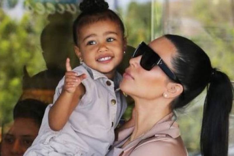 Οι νέες φωτογραφίες της North West είναι ό,τι πιο γλυκό θα δεις σήμερα! (photos)