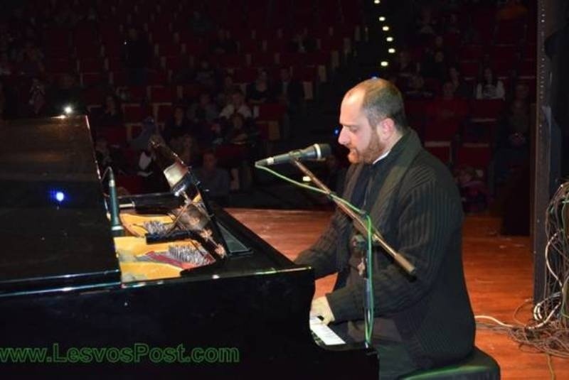 Παντελής Παντελίδης: Παπάς τραγουδάει «Λιώμα στον γκρέμο» (video)