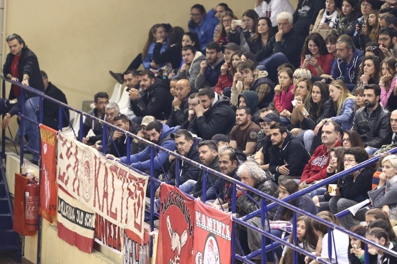 Οργανωμένοι του Ολυμπιακού στη Γλυφάδα!