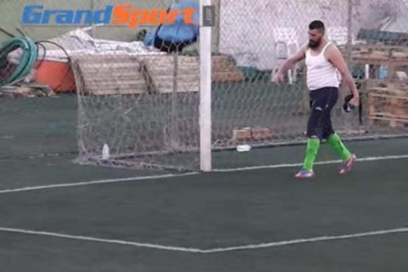 Τερματοφύλακας τα βρόντηξε και... έφυγε με πολλά γαλλικά! (video)