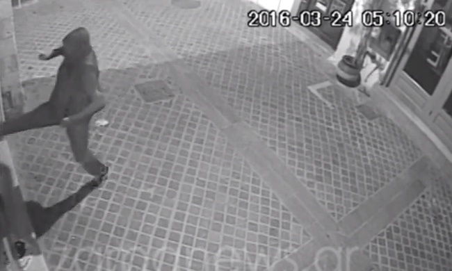 Μπαράζ διαρρήξεων στα Χανιά - Μπήκε με τις κλωτσιές και πήρε ότι βρήκε (vid)