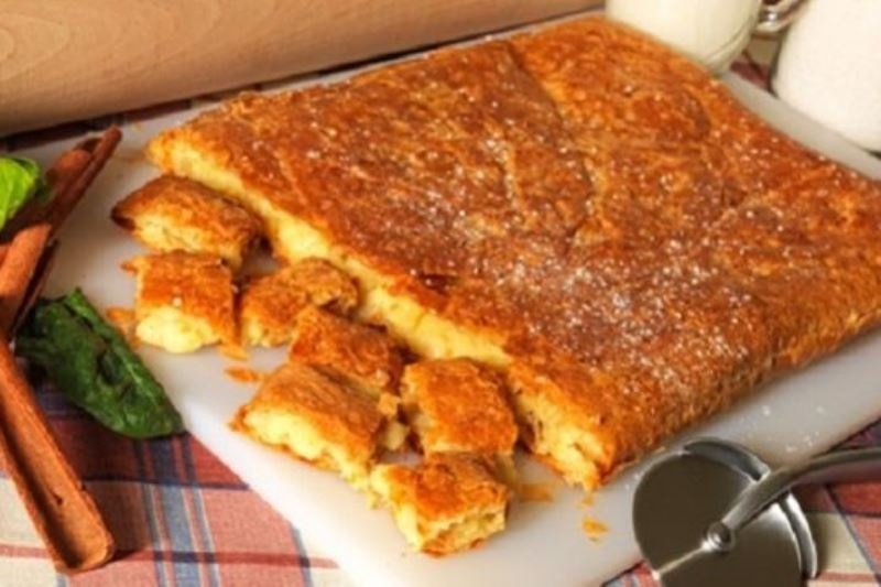 Γλυκιά και τραγανή μπουγάτσα με τυρί!