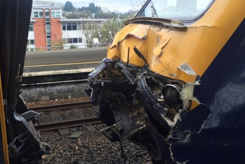 Βρετανία: Σύγκρουση τρένων με τραυματίες στο Πλίμουθ