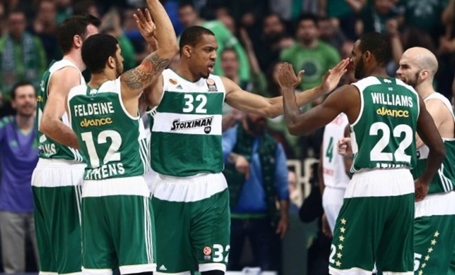 Ο Χάντερ βγάζει… γλώσσα (photo)