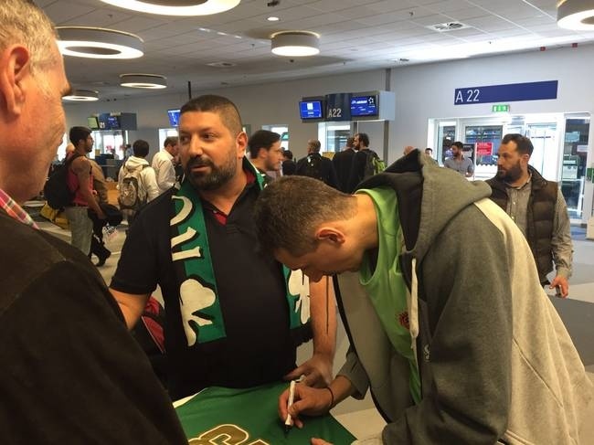 Λατρεία για Διαμαντίδη και στο αεροδρόμιο (photos)