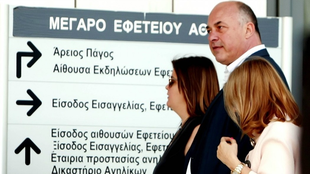 Πήγε για μαλλί και βγήκε κουρεμένος ο Μπέος