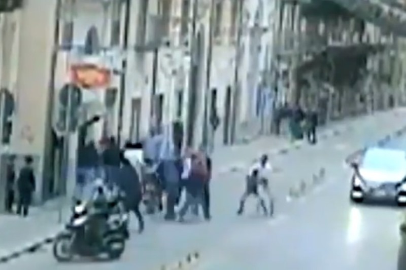 Σοκ! Η μαφία της Ιταλίας ξεκίνησε… πόλεμο στους μετανάστες (video)