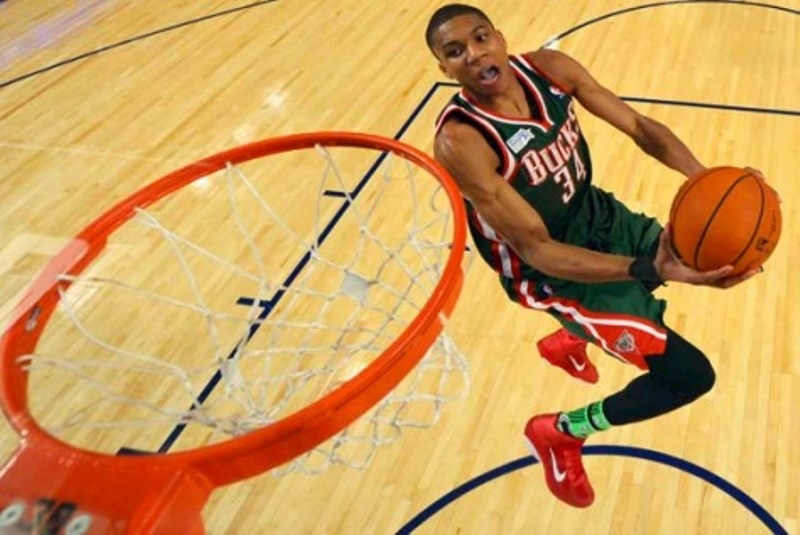 Το Τοp 10 της καριέρας του Αντετοκούνμπο (video)