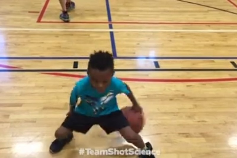 Απίστευτα μαγικά στο μπάσκετ από 6χρονο! (video)