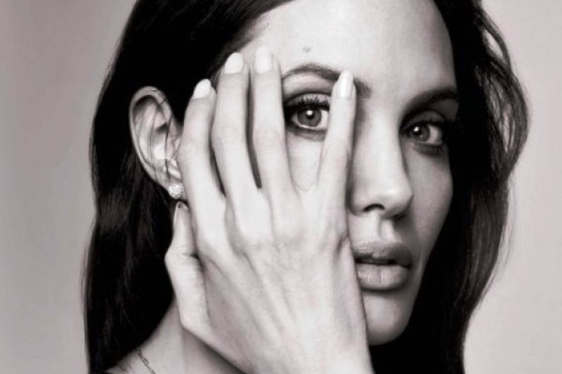 Οι απίστευτες αποκαλύψεις για την Angelina Jolie που σόκαραν το διαδίκτυο