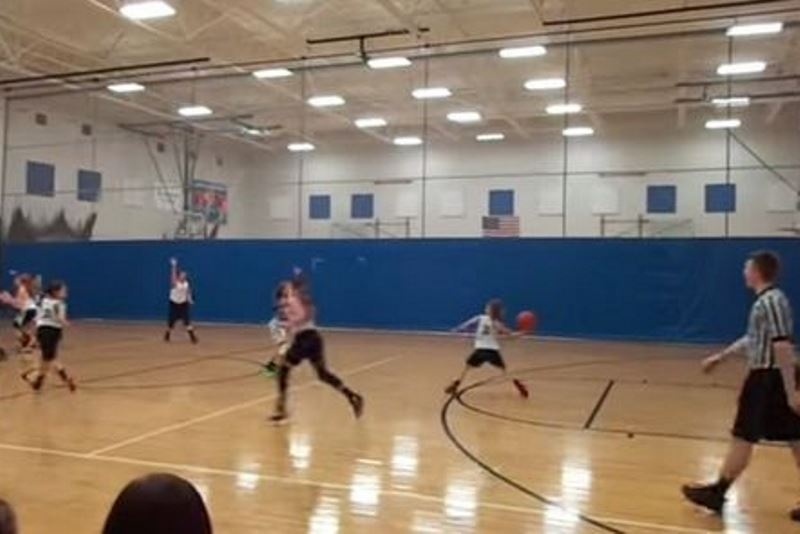 Απίστευτο buzzer-beater από 11χρονη! (video)