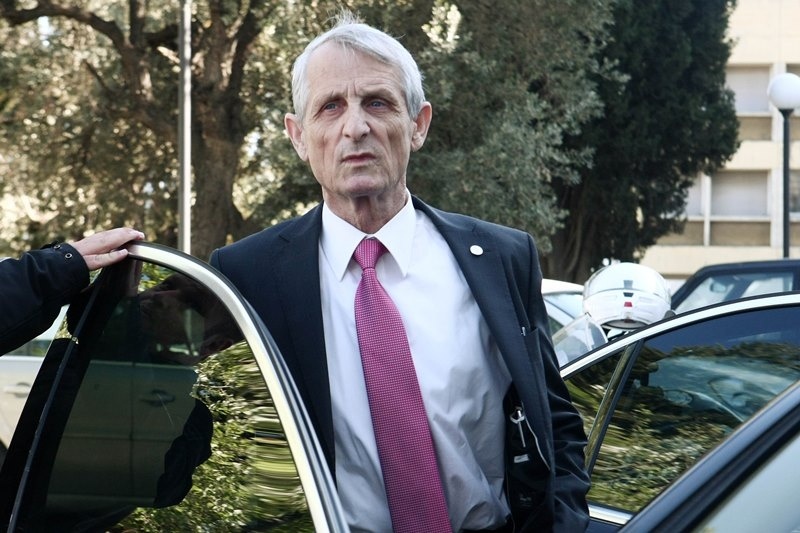 Εδώ ο κόσμος χάνεται και ο Γκιρτζίκης πάει για... σιέστα!