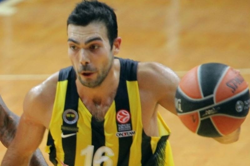 Σλούκας: «Να δώσουμε την καρδιά και την ψυχή μας στο παρκέ»