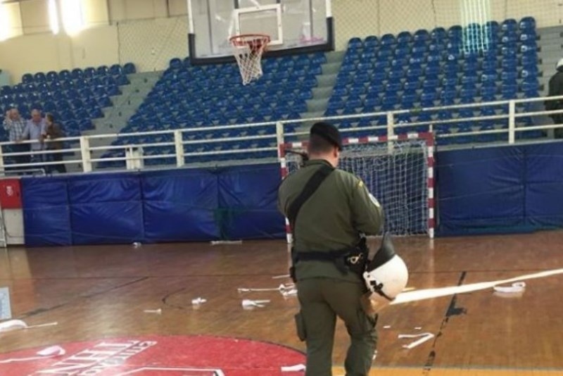 Ξύλο παικτών του Πανιωνίου με οπαδούς του Ιωνικού!