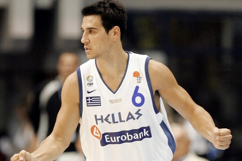 Ζήσης: Η ασίστ στον Διαμαντίδη, ο Βαρεχάο και οι άλλες «γαλανόλευκες» στιγμές του (videos)