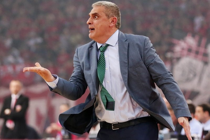 Έξαλλος ο Πεδουλάκης: «Δεν παίχτηκε επί ίσοις όροις»