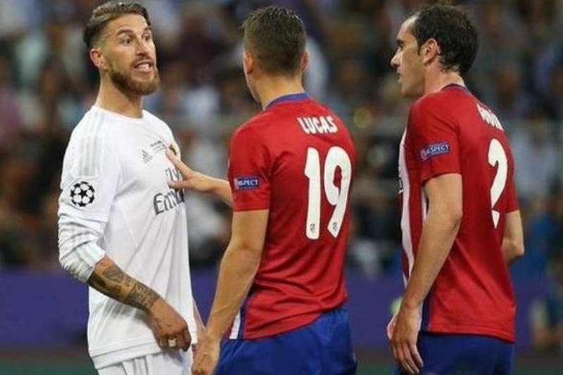 Απίστευτο! Κάλεσε την Αστυνομία για να βρει τραπέζι για το Champions League