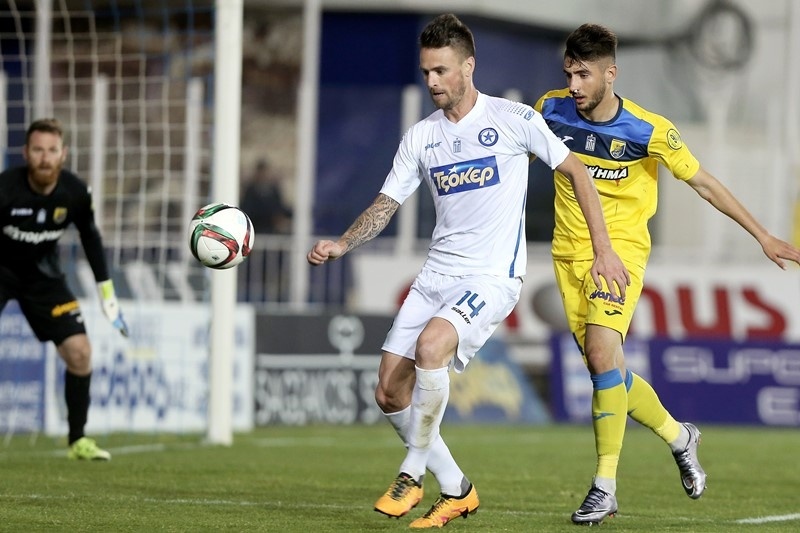 Προτάθηκε μείωση αποδοχών στον Λε Ταλέκ