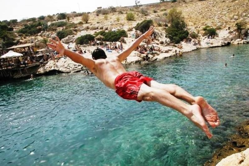 Καθαρές παραλίες: Δροσερές βουτιές εν μέσω καύσωνα
