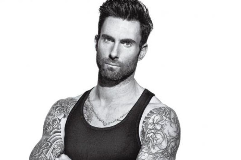 O Adam Levine μοιράζεται την topless φωτογραφία της εγκυμονούσας γυναίκας του