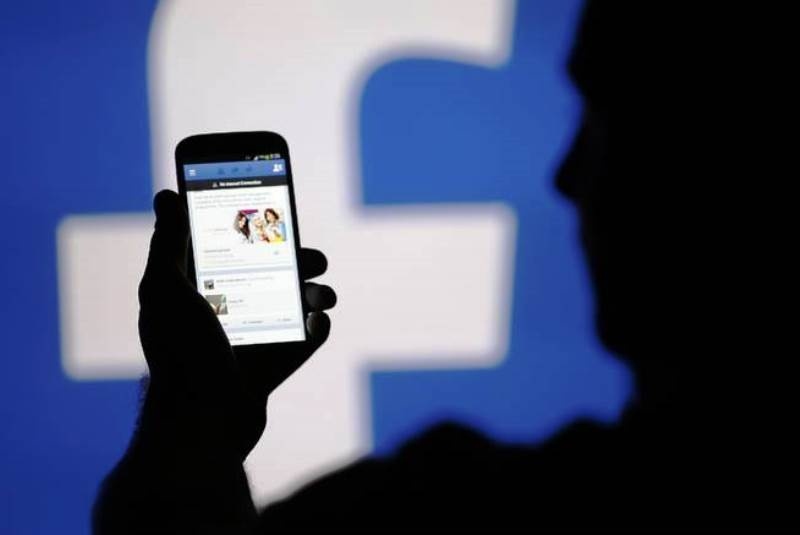 Ηρεμήστε... το Facebook δεν θα κάνει δημόσιες τις φωτογραφίες σας