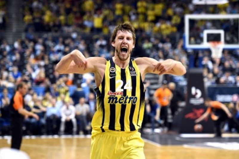 Πάει για το «μπαμ» με Βέσελι η Νταρουσάφακα!