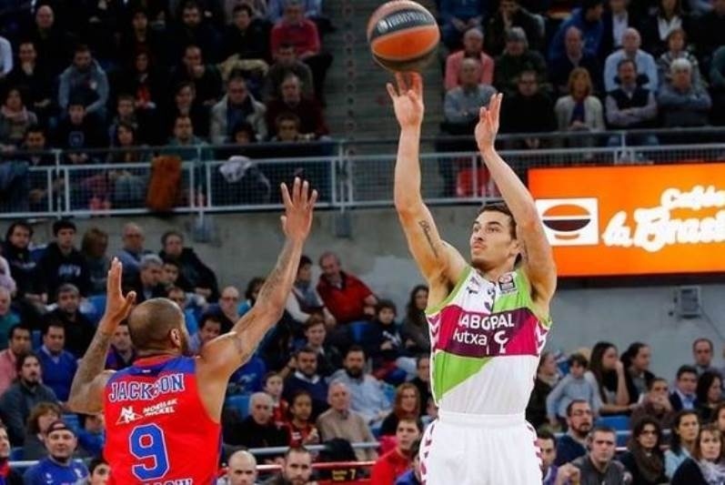 «Δώστε του την μπάλα!»