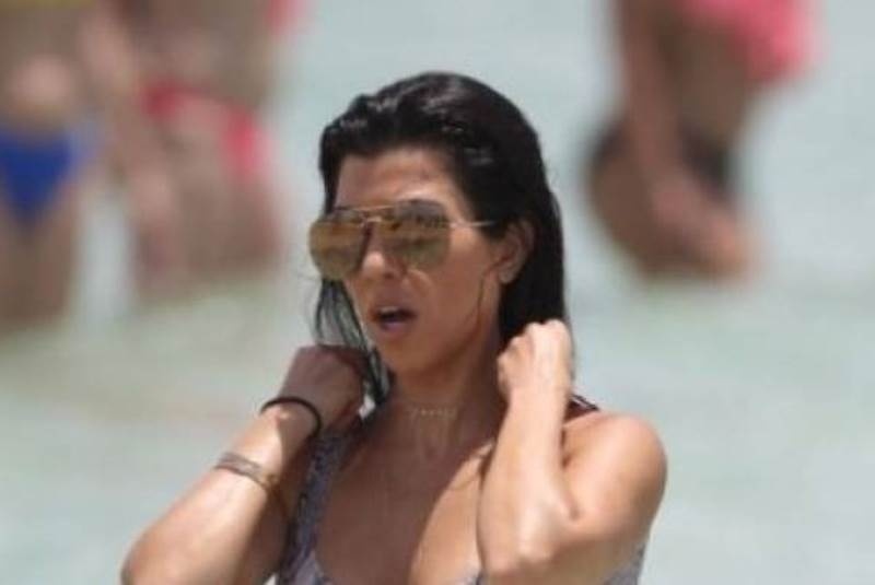 Να πως είναι το σώμα της Kourtney Kardashian χωρίς photoshop!