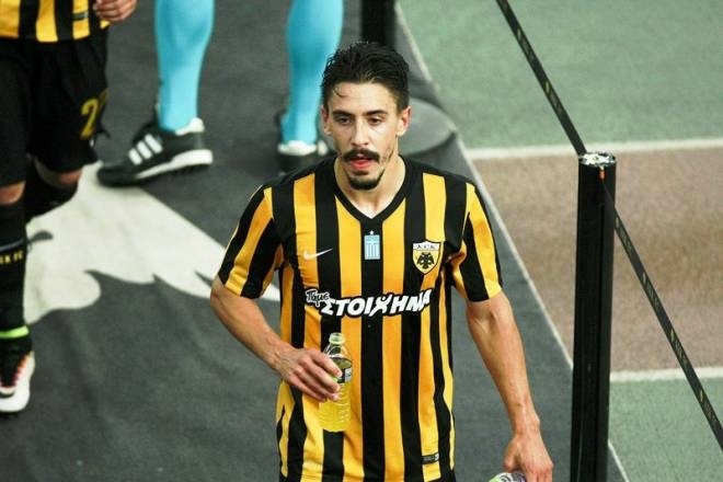 Θέλει να φύγει ο Σιμόες και το ξέρουν στην ΑΕΚ...