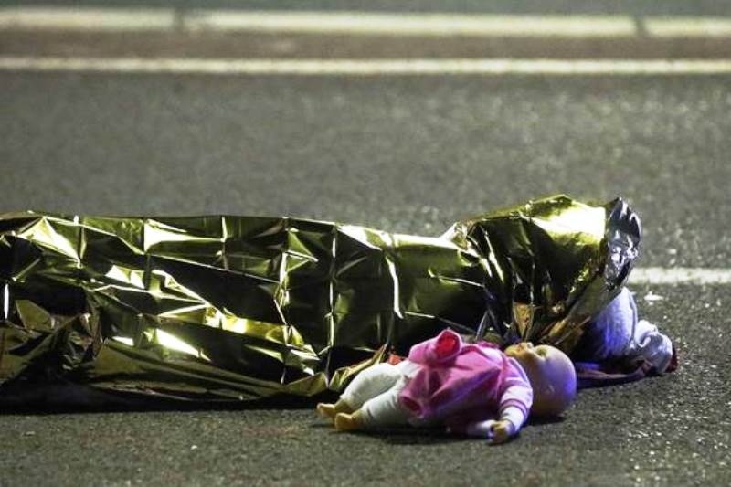 Επίθεση Γαλλία: Η φρίκη σε αριθμούς - 54 παιδιά στο νοσοκομείο
