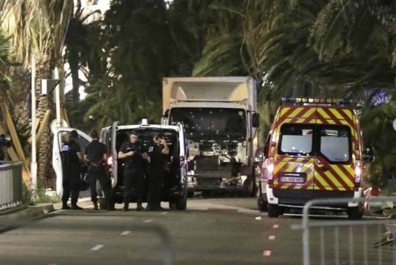 Επίθεση Γαλλία: Νέο βίντεο με το φορτηγό που σκόρπισε το θάνατο - Καρέ καρέ η φρίκη