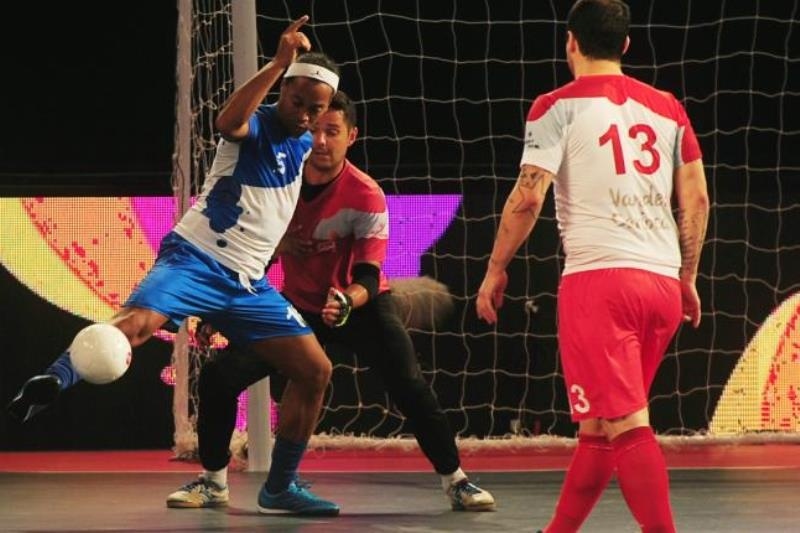 «Μάγεψε» και πάλι ο Ροναλντίνιο! (video)