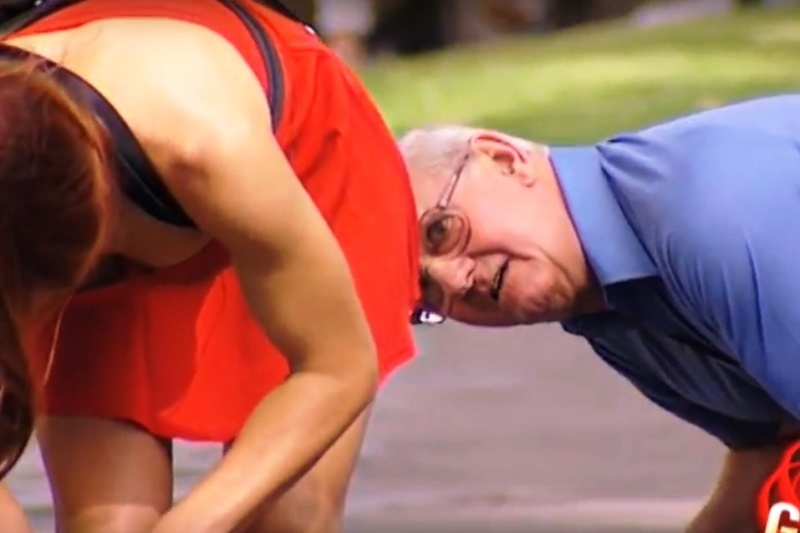 Έσκυψε και την… χάζεψαν όλοι! (video)