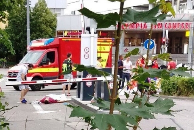 Επίθεση Μόναχο: Συγκλονιστικό βίντεο τη στιγμή των πυροβολισμών