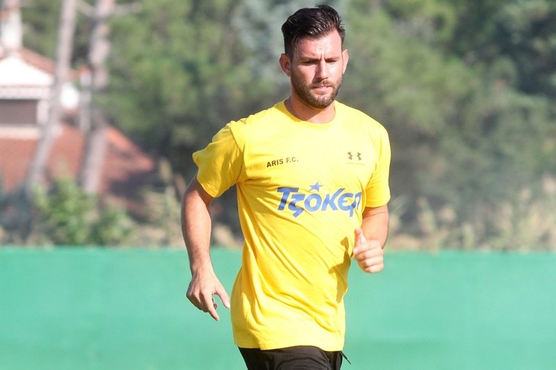 Άρης: Συνεχίζει ο Ρόβας στην Football League