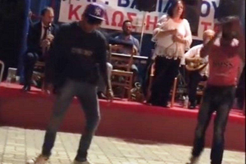 Δεν υπάρχει! Χόρεψε… break dance με κλαρίνο! (video)