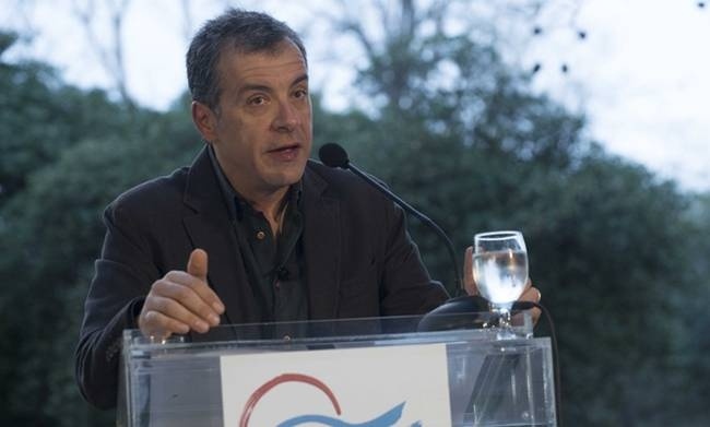 Θεοδωράκης για τηλεοπτικές άδειες: Ο λαός δεν θέλει να περνάει από διαπλοκή σε διαπλοκή